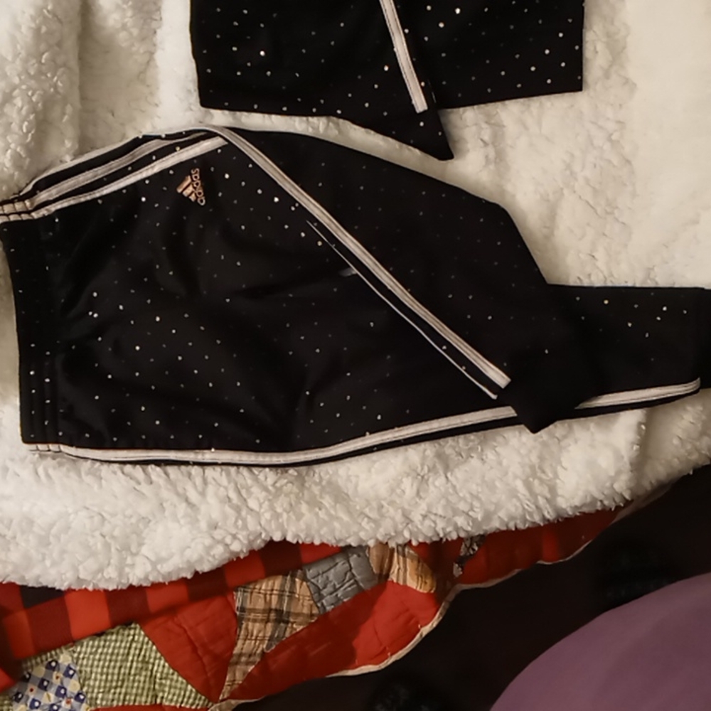 Jogging suit. - Picture 2 of 3